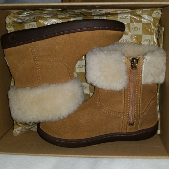 GIRL'S UGG BOOTS - Picture 1 of 4